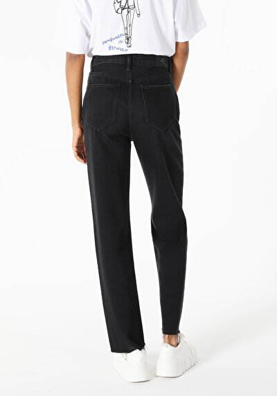 Image de 900 Laris Pantalon Denim Straight Leg En Regular Fit Femme