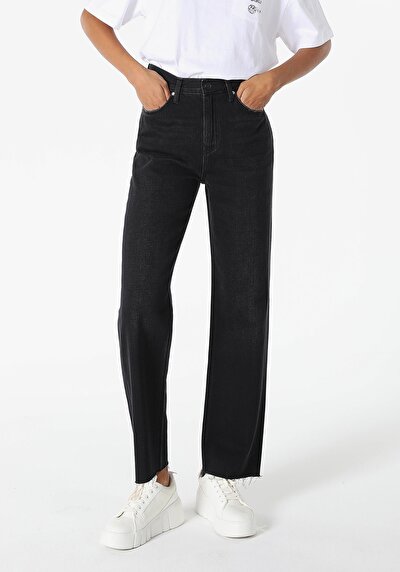 Image de 900 Laris Pantalon Denim Straight Leg  En  Regular Fit Femme