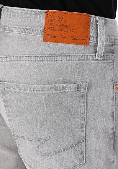 Afficher les détails de Short Gris Straight Fit Homme