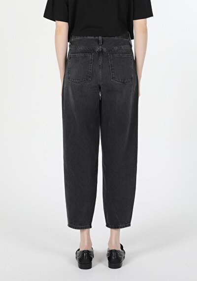 Image de 850 Jenny Pantalon Denim Tapered Leg En Regular Fit Femme