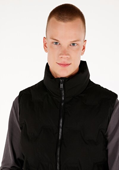 Afficher les détails de Gilet Noir Slim Fit Homme