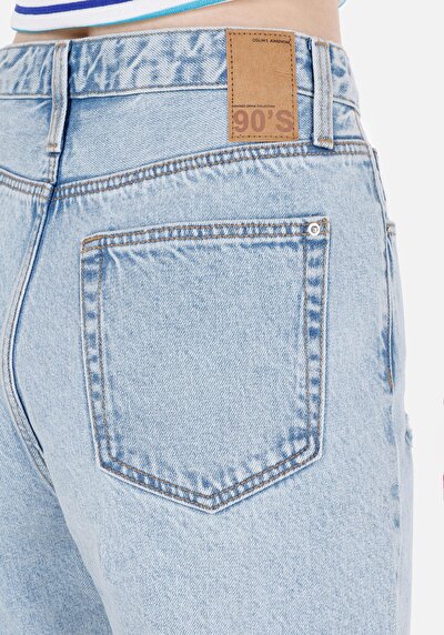 Afficher les détails de Short  Regular Fit Femme