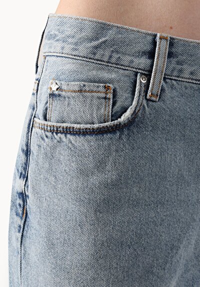 Afficher les détails de Short Bleu Mom Short Femme