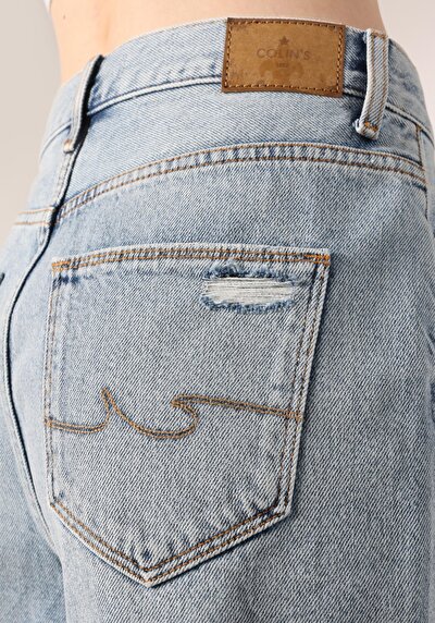 Afficher les détails de Short Bleu Mom Short Femme