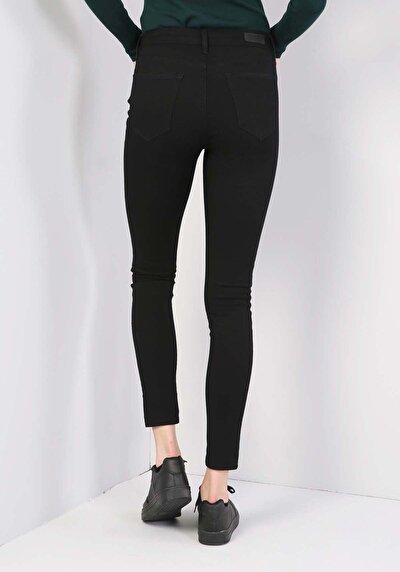 Image de 759 Lara Pantalon Skinny Leg Medium Rise En Super Slim Fit Femme
