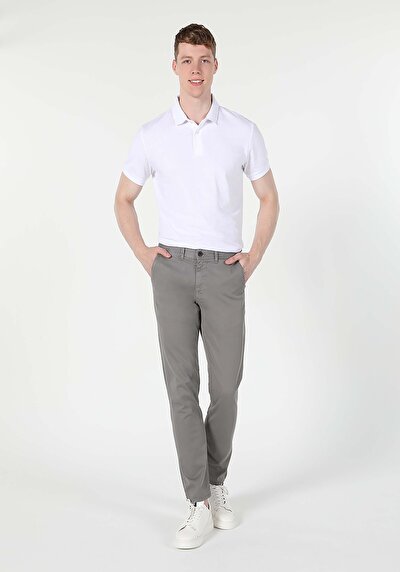 Image de Pantalon Gris Straight Leg Medium Rise En Chino Regular Fit Homme
