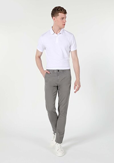 Afficher les détails de Pantalon Gris Straight Leg Medium Rise En Chino Regular Fit Homme