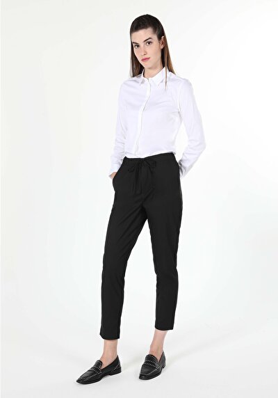 Image de Pantalon Noir Straight Leg En Regular Fit Femme