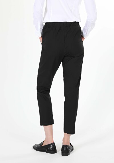Image de Pantalon Noir Straight Leg  En  Regular Fit Femme