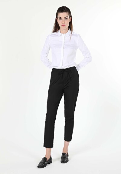 Image de Pantalon Noir Straight Leg En Regular Fit Femme