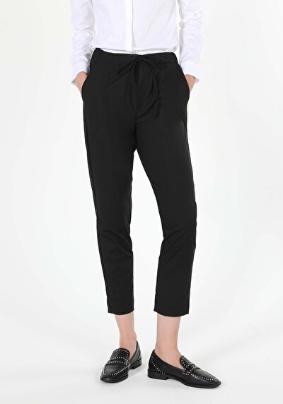 Image de Pantalon Noir Straight Leg  En  Regular Fit Femme