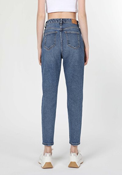 Image de 896 Maria Pantalon Denim Tapered Leg En Mom Fit Femme