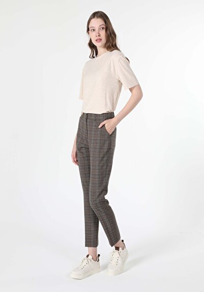 Image de Pantalon Marron Straight Leg En Slim Fit Femme