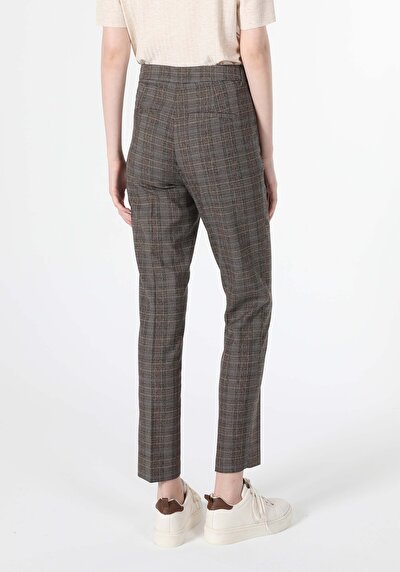 Image de Pantalon Marron Straight Leg En Slim Fit Femme