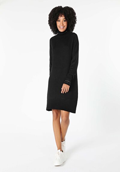 Afficher les détails de Robe Noir Regular Fit    Femme
