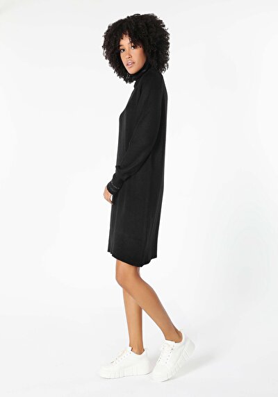 Afficher les détails de Robe Noir Regular Fit    Femme