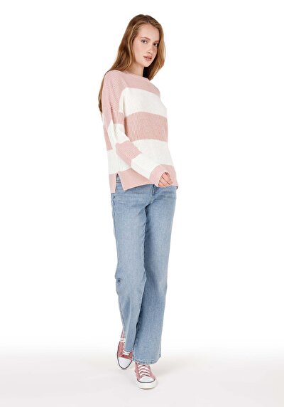 Afficher les détails de Pull Rose Regular Fit Manches Longues  Femme