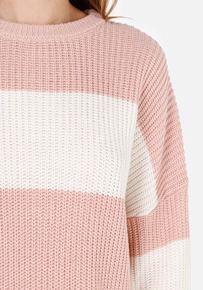 Afficher les détails de Pull Rose Regular Fit Manches Longues  Femme