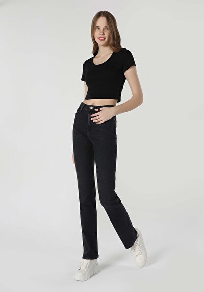Image de 792 Mila Pantalon Noir Slim Straight Leg En Regular Fit Femme