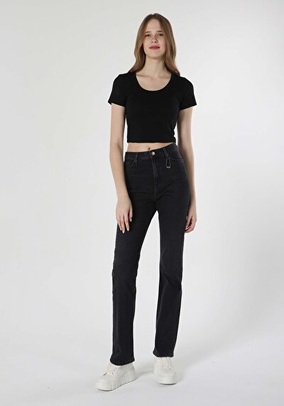 Image de 792 Mila Pantalon Noir Slim Straight Leg En Regular Fit Femme