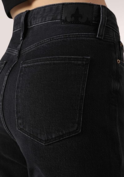 Afficher les détails de 792 Mila Pantalon Noir Slim Straight Leg  En  Regular Fit Femme