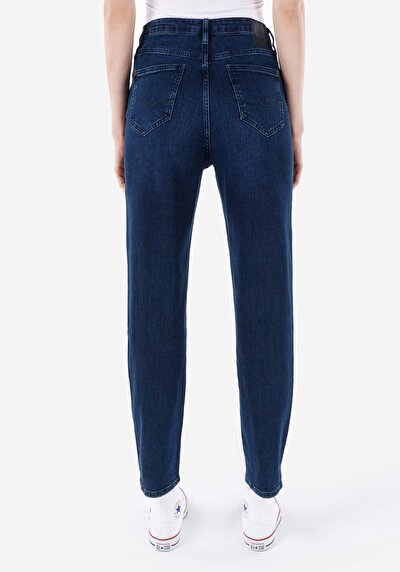 Image de 896 Maria Pantalon Denim Tapered Leg Medium Rise En Mom Fit Femme