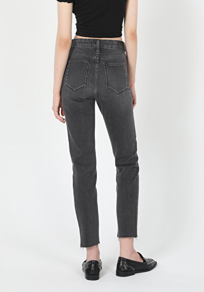 Image de 703 Carla Pantalon Denim Straight Leg En Slim Fit Femme
