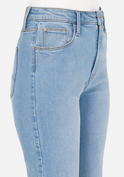 Image de 791 Monica Pantalon Denim Bootcut Medium Rise En Jean Regular Fit Femme