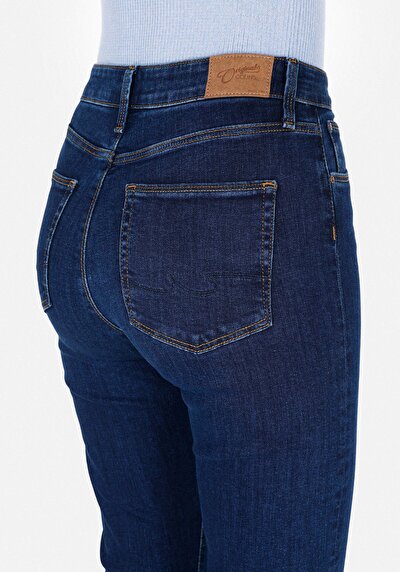 Afficher les détails de 791 Monica Pantalon Denim Bootcut Medium Rise En Jean Regular Fit Femme