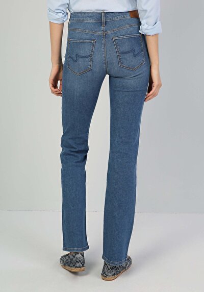 Image de 792 Mila Pantalon En Jean Bleu Straight Leg Medium Rise Regular Fit Femme