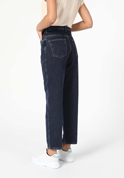 Image de 889 Katy Pantalon Denim Tapered Leg En High Boy Fit Femme
