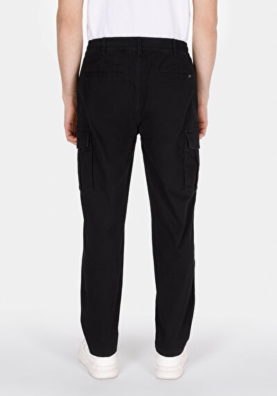 Image de Pantalon Noir Düz Paça Medium Rise En Gabardine Regular Fit Homme