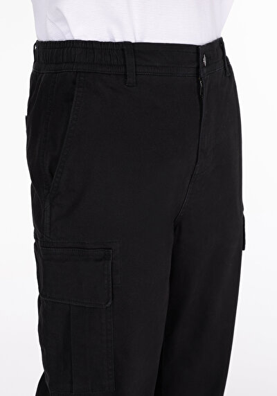 Image de Pantalon Noir Düz Paça Medium Rise En Gabardine Regular Fit Homme