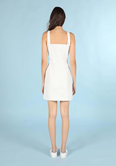 Afficher les détails de Robe Denim Slim Fit    Femme