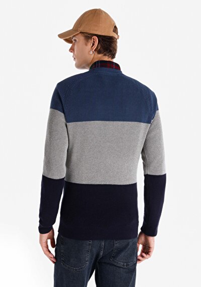 Afficher les détails de Pull Marine Regular Fit Manches Longues  Homme