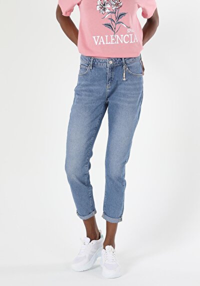 Afficher les détails de 893 Julia Pantalon Denim Tapered Leg  En  Boyfriend Fit Femme