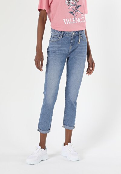 Afficher les détails de 893 Julia Pantalon Denim Tapered Leg  En  Boyfriend Fit Femme