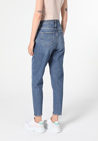 Image de 896 Maria Pantalon Denim Tapered Leg En Mom Fit Femme