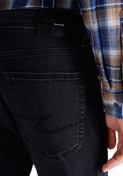 Afficher les détails de 067 Jack Pantalon Denim Straight Leg Medium Rise En  Regular Fit Homme