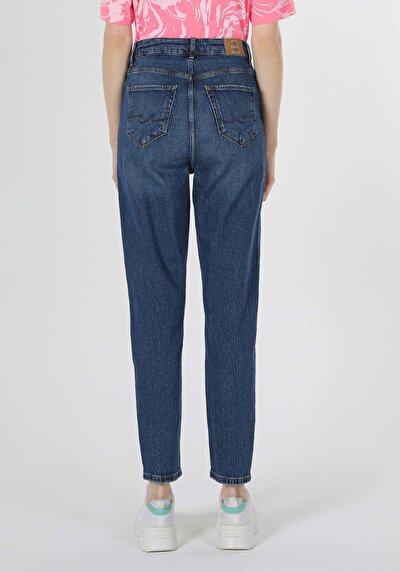 Image de 896 Maria Pantalon Denim Tapered Leg En Mom Fit Femme
