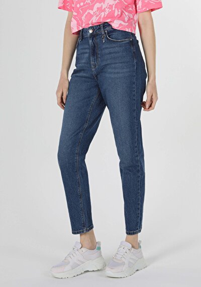 Image de 896 Maria Pantalon Denim Tapered Leg En Mom Fit Femme