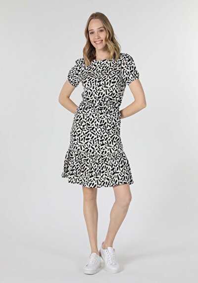 Image de Robe Blanc Regular Fit Manches Courtes Femme
