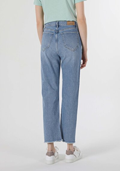 Image de 900 Laris Pantalon Bleu Straight Leg  En  Regular Fit Femme