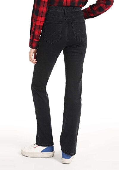 Image de 792 Mila Pantalon Denim Slim Straight Leg Medium Rise En Regular Fit Femme