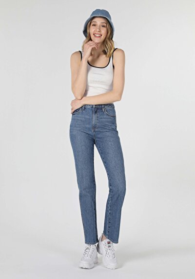 Image de 792 Mila Pantalon Denim Straight Leg En Regular Fit Femme