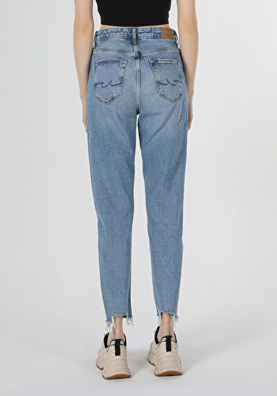 Image de 896 Maria Pantalon Denim Tapered Leg En Mom Fit Femme