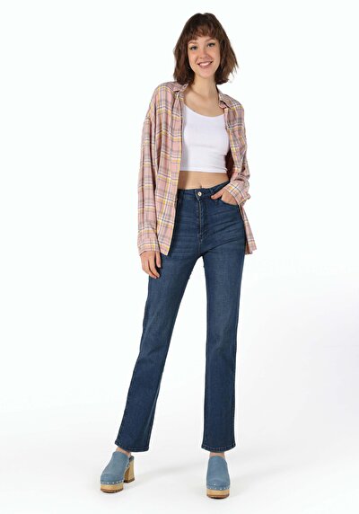 Image de 792 Mila Pantalon Denim Slim Straight Leg En Regular Fit Femme
