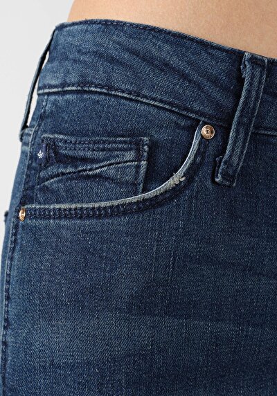 Afficher les détails de 792 Mila Pantalon Denim Slim Straight Leg  En  Regular Fit Femme