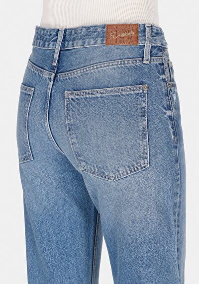 Afficher les détails de 880 Elisa Pantalon    En Jean Straight Fit Femme
