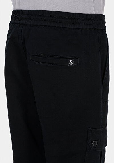Afficher les détails de Pantalon Noir Lastikli Medium Rise En Gabardine Slim Fit Homme